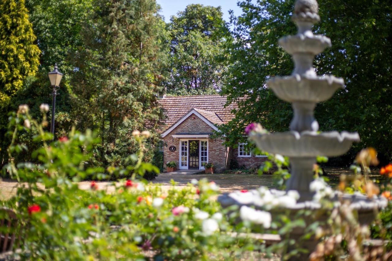 Woodland Manor Hotel Bedford Eksteriør billede